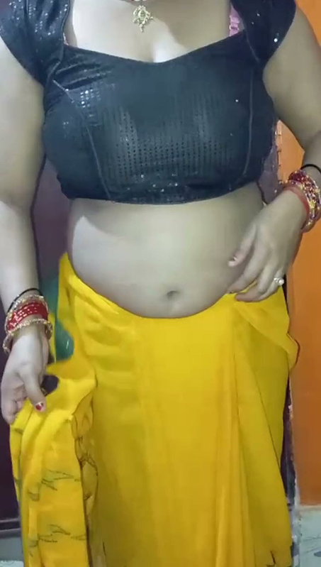 Very Hot Girl Showing Her Cute Pussy.
