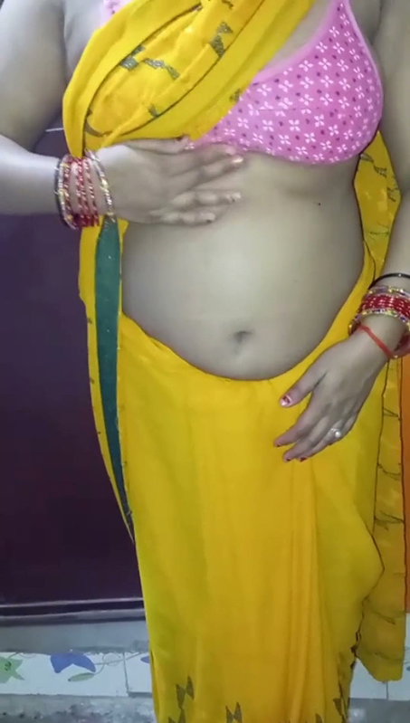 Very Hot Girl Showing Her Cute Pussy.