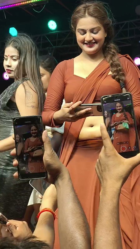 hot bhojpuri actress sexy navel and boobs in grey saree2