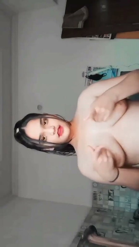 HOT DESI MAAL SHOWING SEXY BOOBS 22