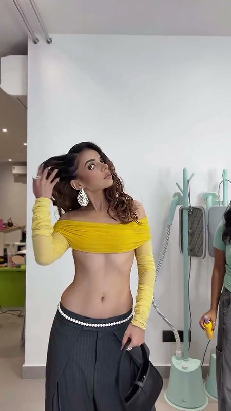 Komal_pandey_Sexy_Waist