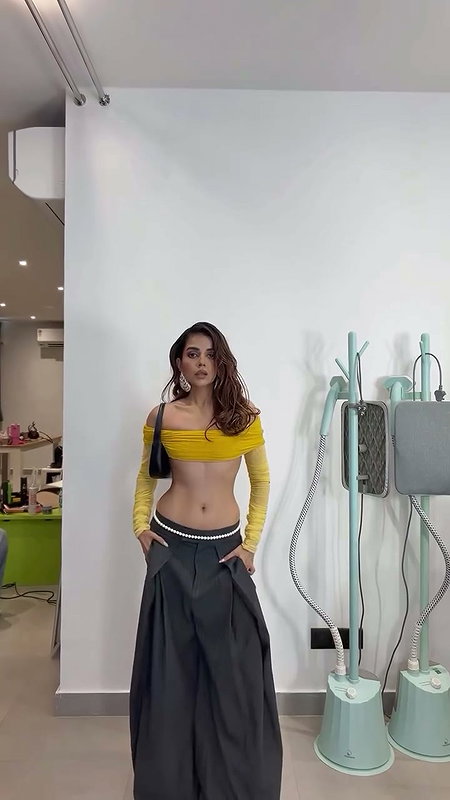 Komal_pandey_Sexy_Waist