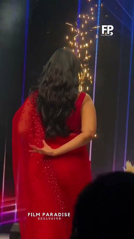 sadhika venugopa sexy navel in red saree2