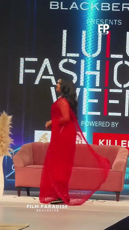 sadhika venugopa sexy navel in red saree2