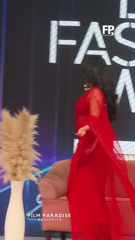 sadhika venugopa sexy navel in red saree2