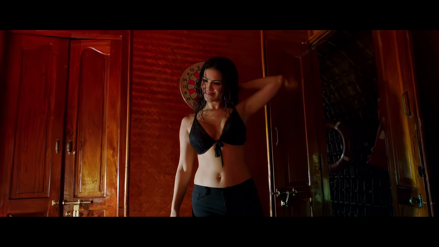 Sunny Leone – Black Bikini Jackpot Upscaled2