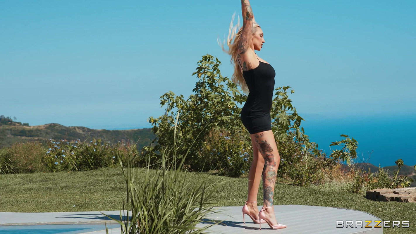 Kendra Sunderland & Cubbi Thompson – Cubbi & Kendra Admire The Scenery