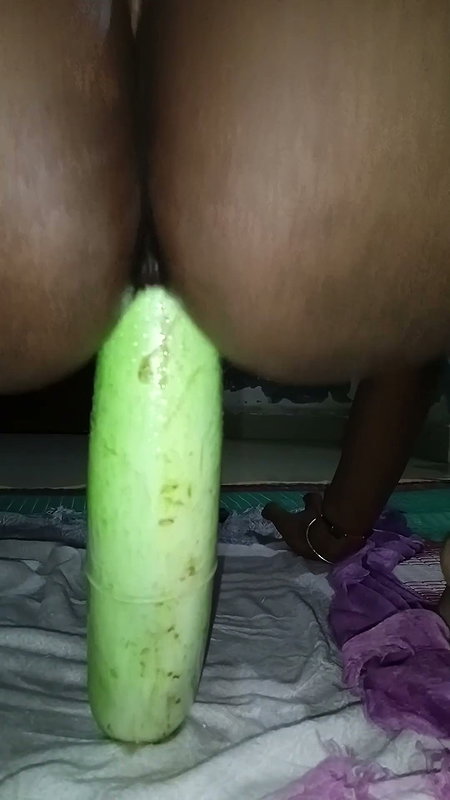 Bhabhi Ne bahut badi louki chut me dal diya