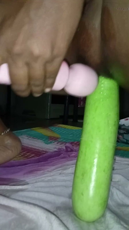 Bhabhi Ne chut ko phad Diya louki se
