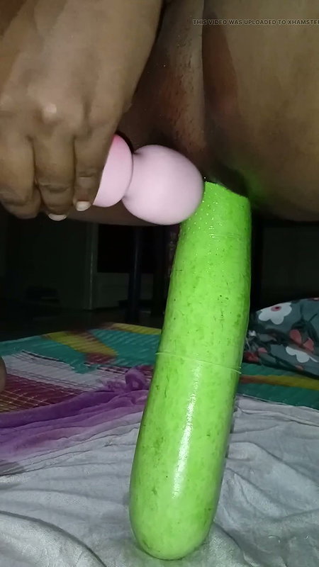 Bhabhi Ne chut ko phad Diya louki se
