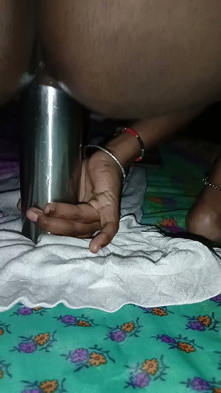 Bhabhi Ne pura botal chut me dal diya