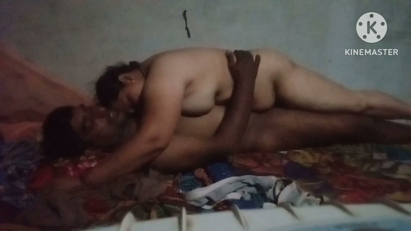 Desi bhabi aaj bhabi ne lund ki malish ki