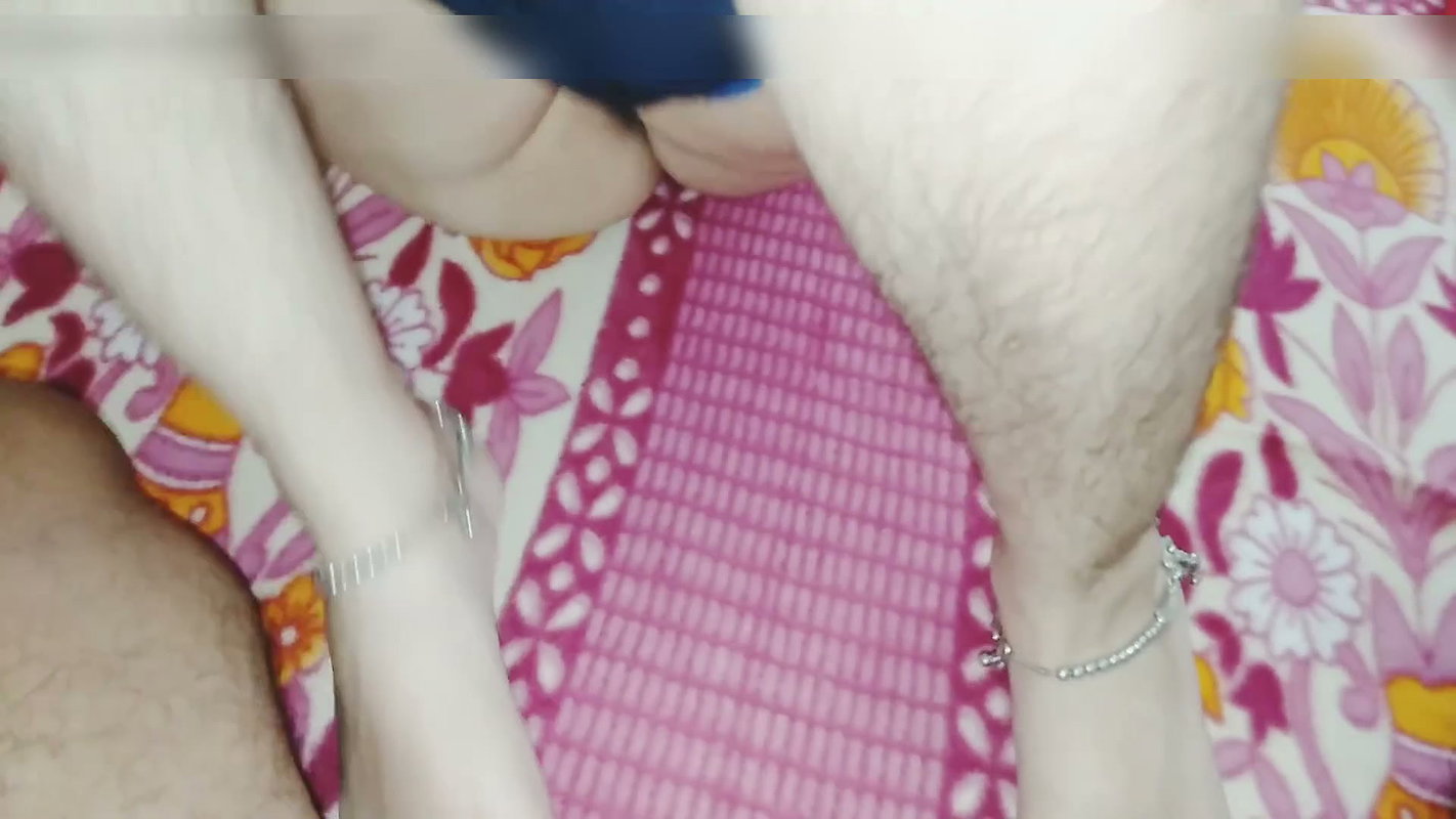 Indian desi village girlfriend meet alone for sex, Desi Girlfriend tight pussy sex video, xxx video