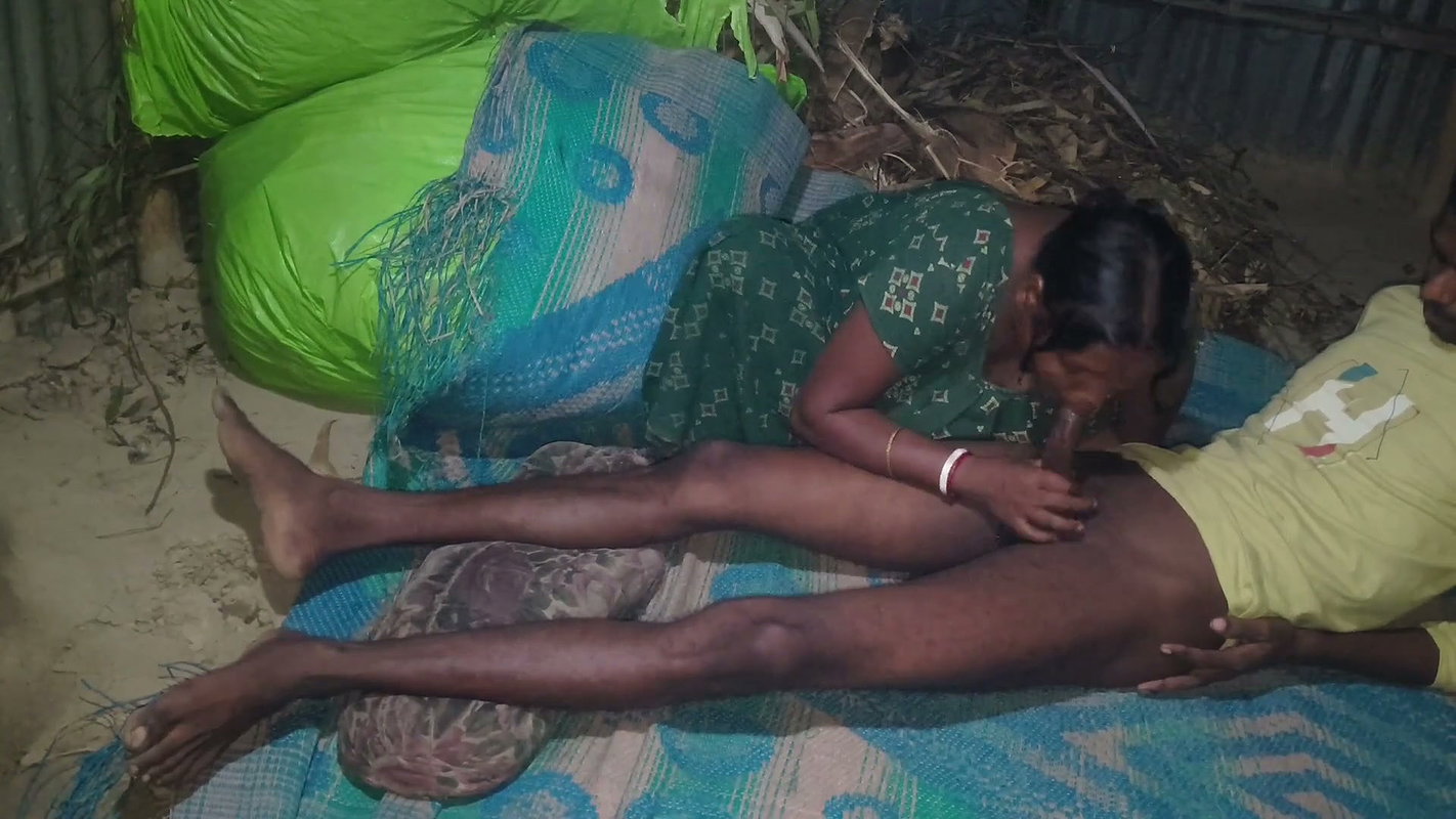 Indian pados ki bhabhi chudai ke liye vate kar raha tha