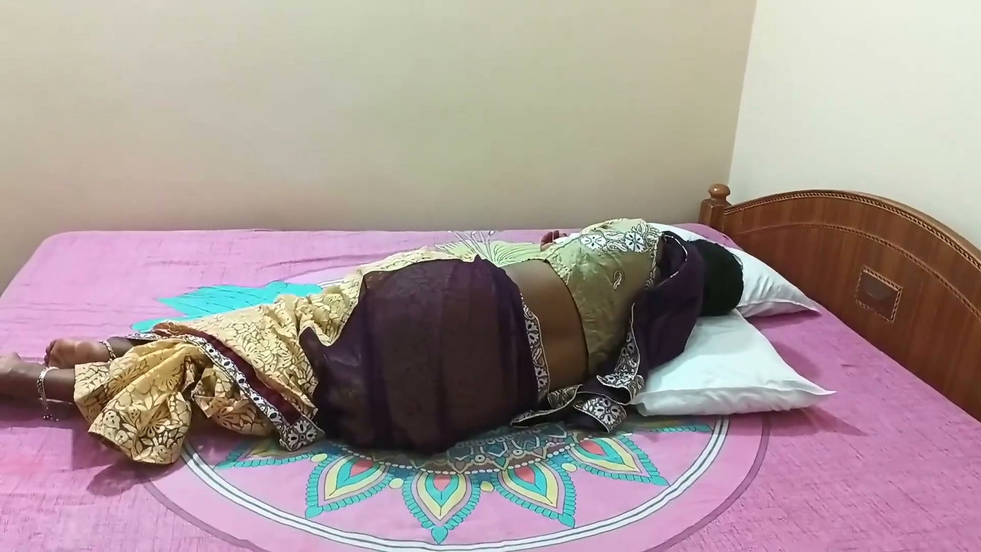 Indian Sexy Married Bhabhi Romantic Blowjob and Hot Sex in Saree Fucking Video