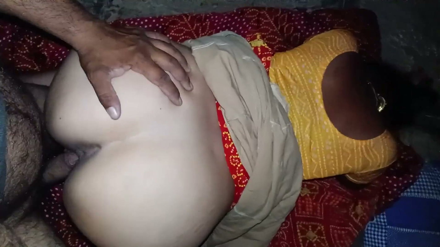 Pati Se Phele Sasur Chad Gaya Lagta hai Pati Me Wo Baat Nahi Hai Isliye Uske Baap Se Khud Rahi