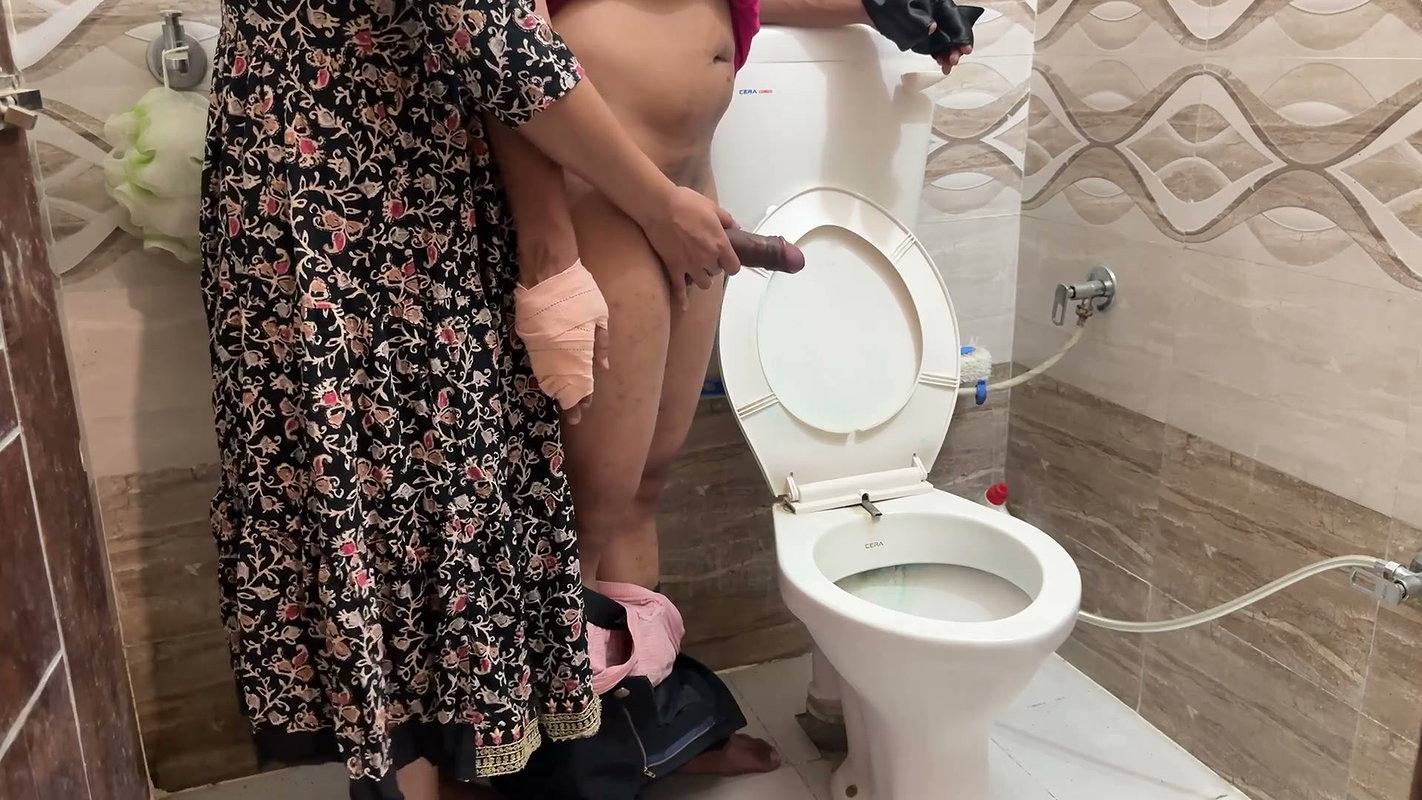 Step Stepmom Helping Her Injured Step Stepson to Wash and Seduced Him. Finally End up with Sucks His Cock, Before Getting Fucked