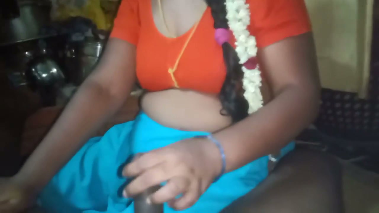 Tamil bhabhi very hot blowjob in indian homemade