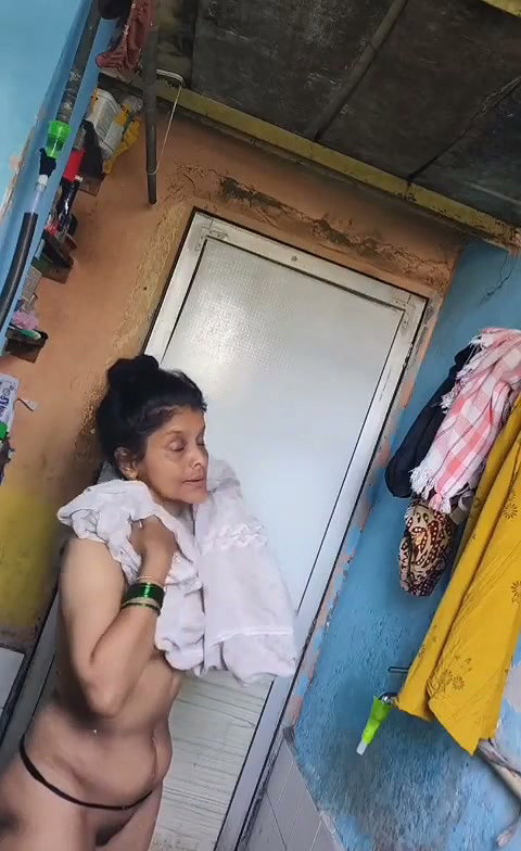 camera desi aunty bathing 22