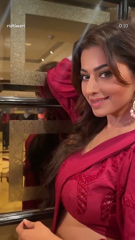 sEXY HOT ANVEL IN RED DRESS2