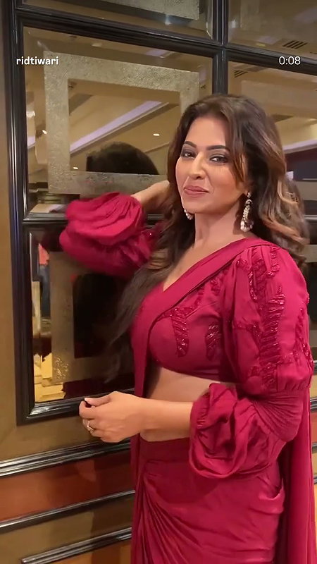 sEXY HOT ANVEL IN RED DRESS2