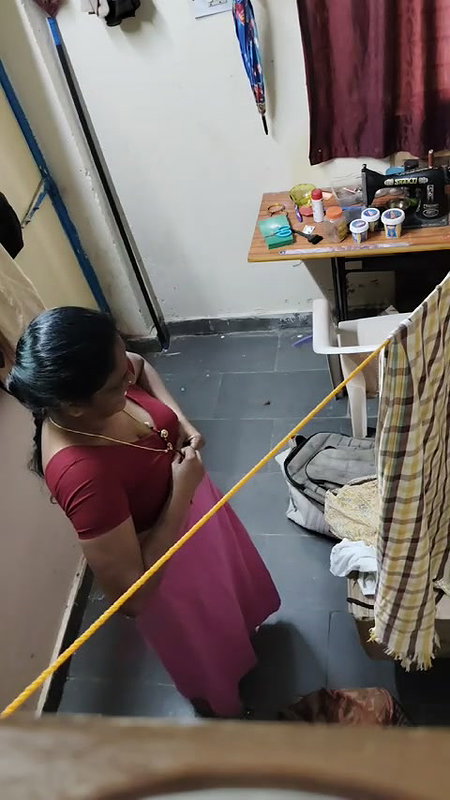 aunty changing clothes secretly capture 22