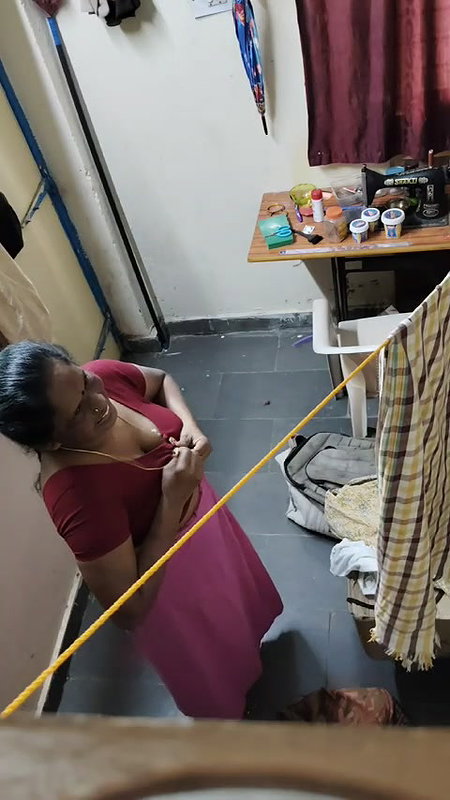 aunty changing clothes secretly capture 22