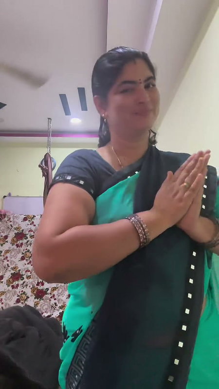 kannadiga aunty fleshy deep big navel in blue saree 22