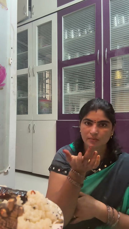 kannadiga aunty fleshy deep big navel in blue saree 22