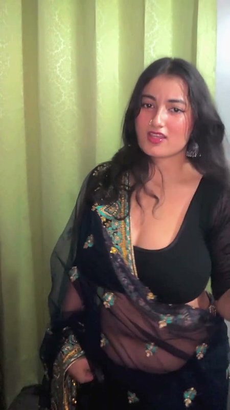fleshy punjabi girl deep navel and boobs 22