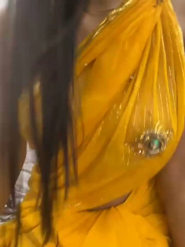 Showing boobs and pussy in sharee 22