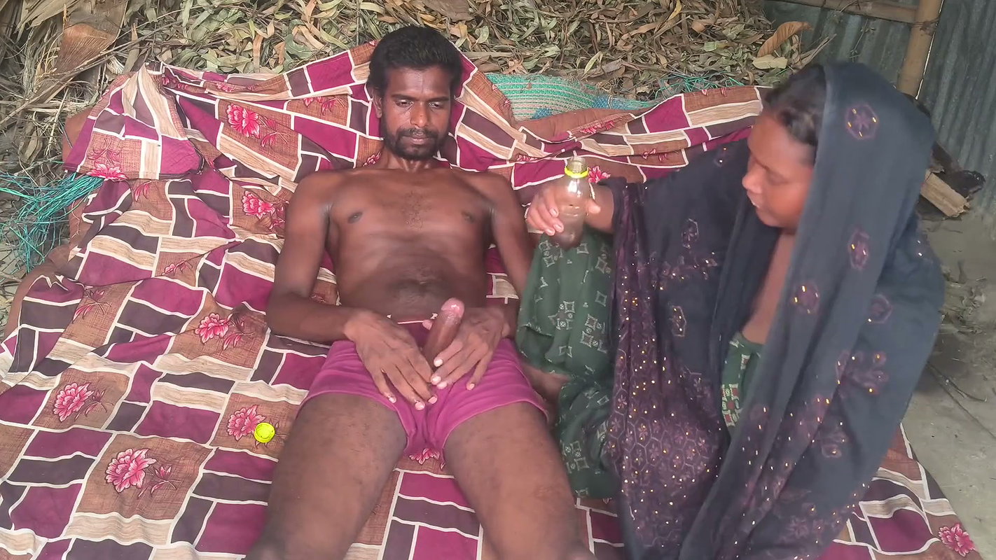 Desi bhabhi Aakar tel malish ki aur gand Mari