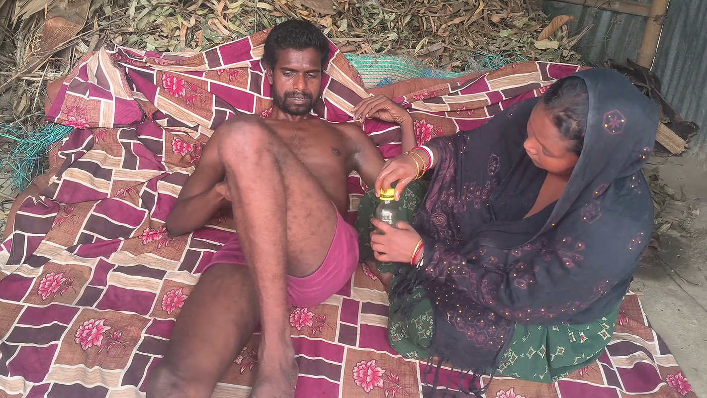 Desi bhabhi Aakar tel malish ki aur gand Mari