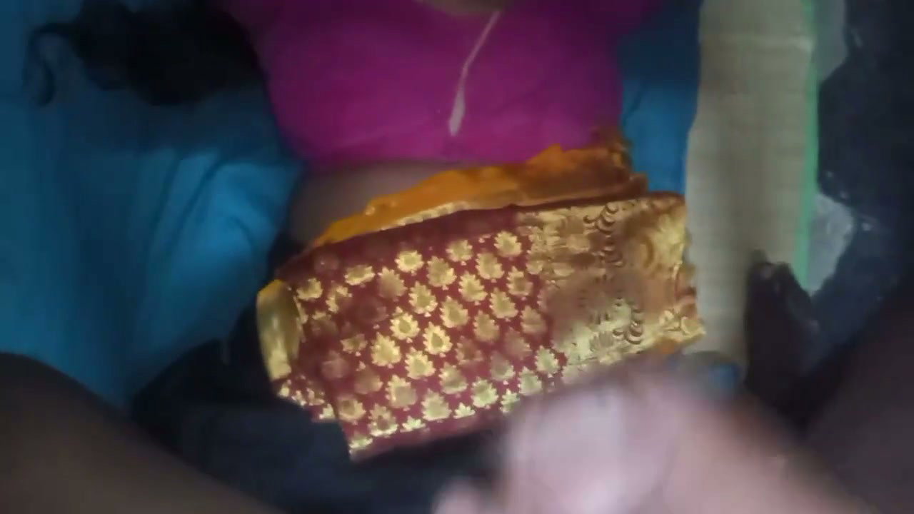 Indian thelgu bhabhi housewife fucking in homemade