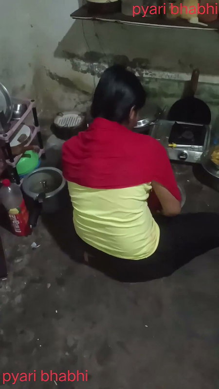 Sister-in-law in the kitchen, brother-in-law’s land ke pani nikali apni hands se big boobs dikha kar phir ass chudai hindi audio handjobs