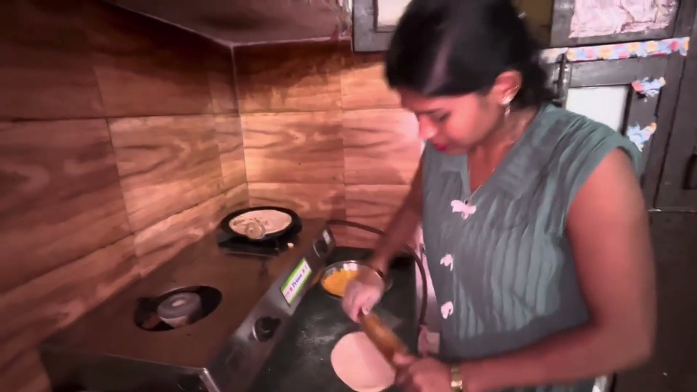 Sweety Bhabhi sex with Blinkit Delivery Boy, Full Hindi Video