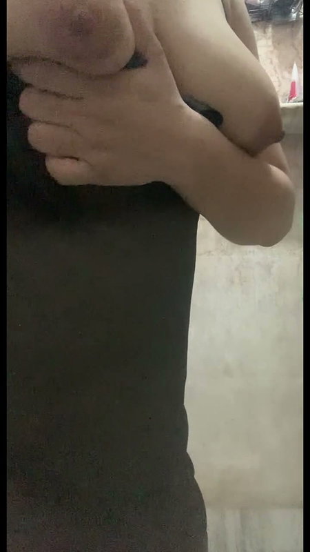 Arsa Looking to Play with Her Pussy