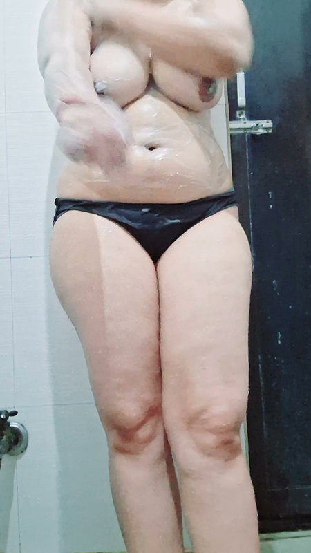 I Seduced the Desi Bhabhi and Then Secretly Watched Her While She Was Bathing.