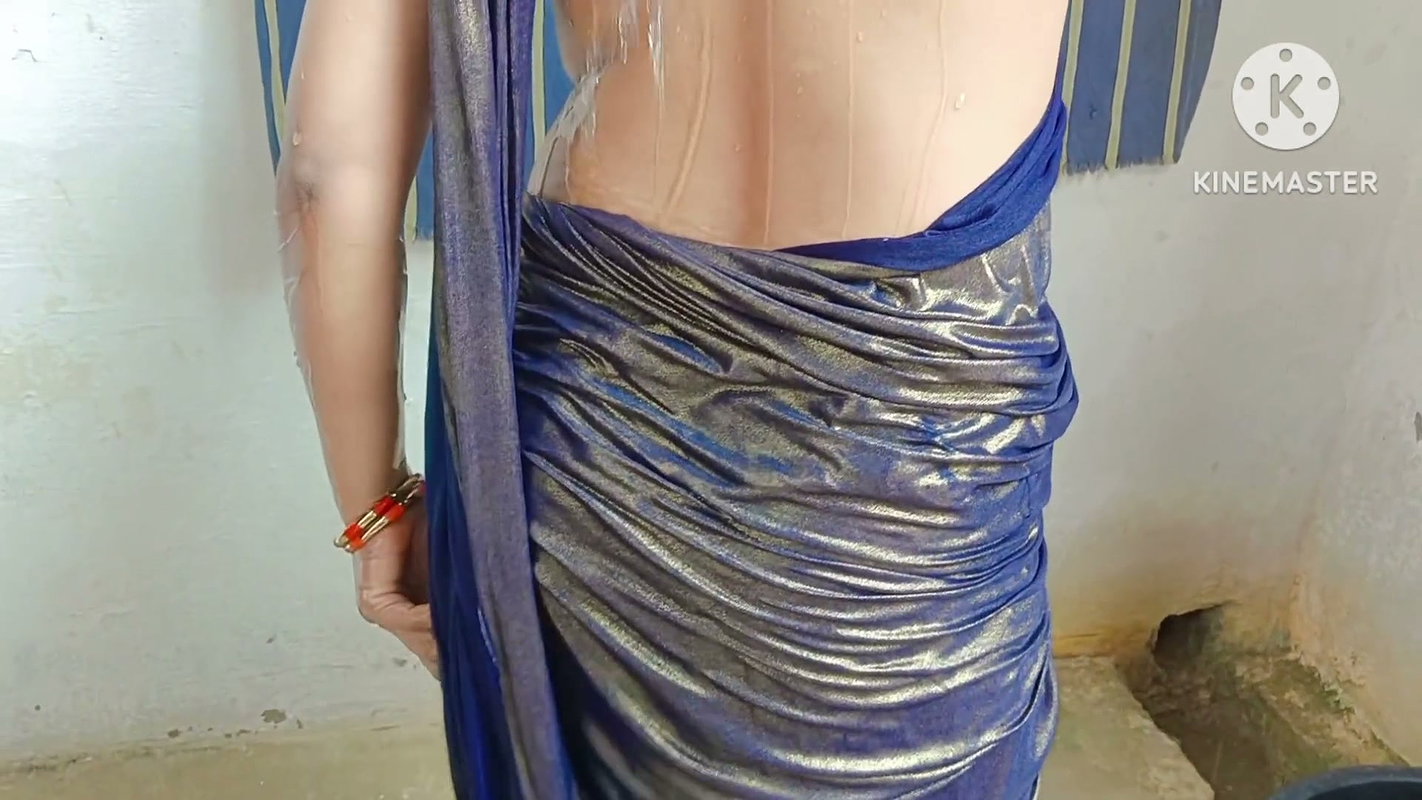 Indian Bhabhi Take Bath in Sari When Devar Seeing Bhabhi Bathing Brother-in-law Shook His Cock