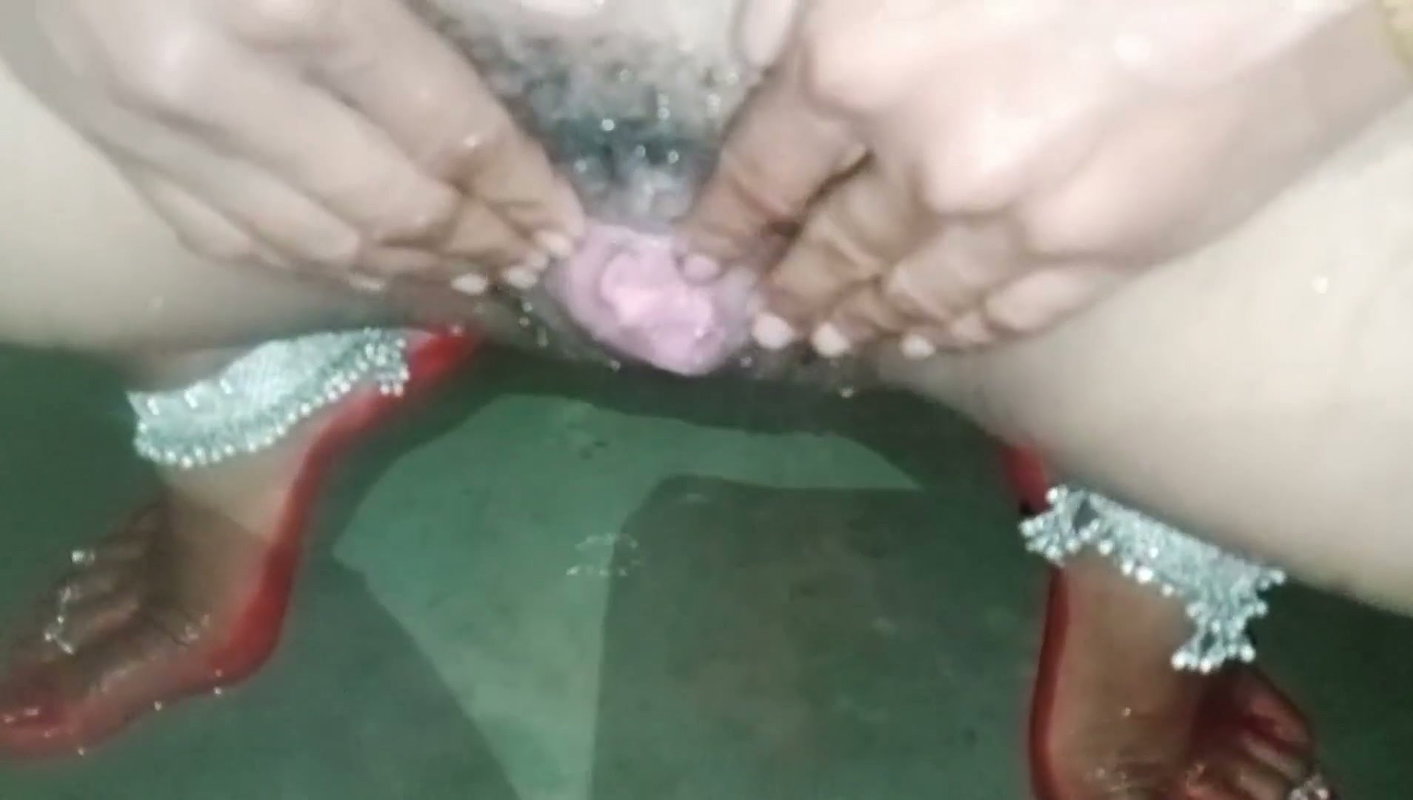 Village Bhabhi Bathing Time Fuck Special in Ass