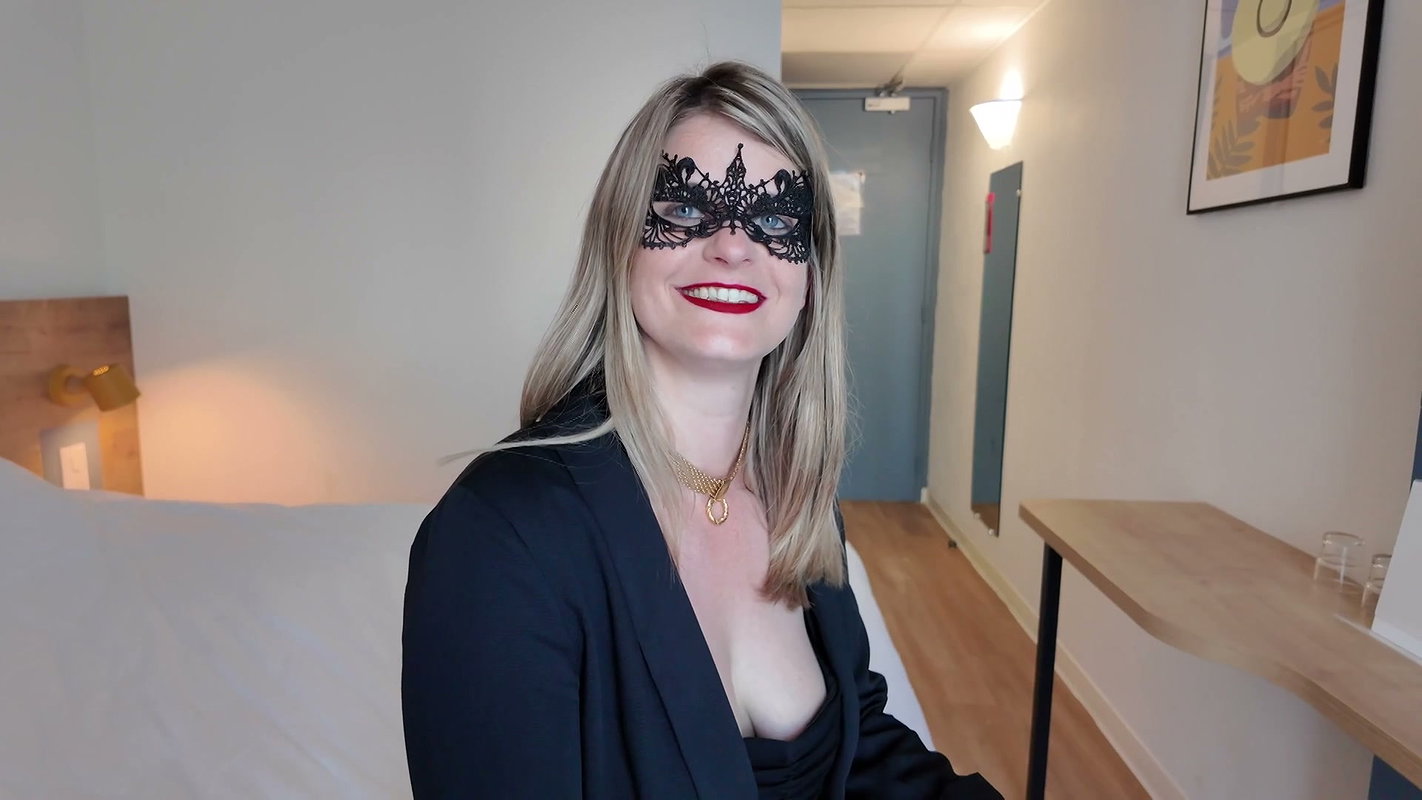 Alice – Alice, 34 years old, bank manager in Paris!