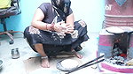 bhabhi ne kana banate uhe gand dikai dewar ko