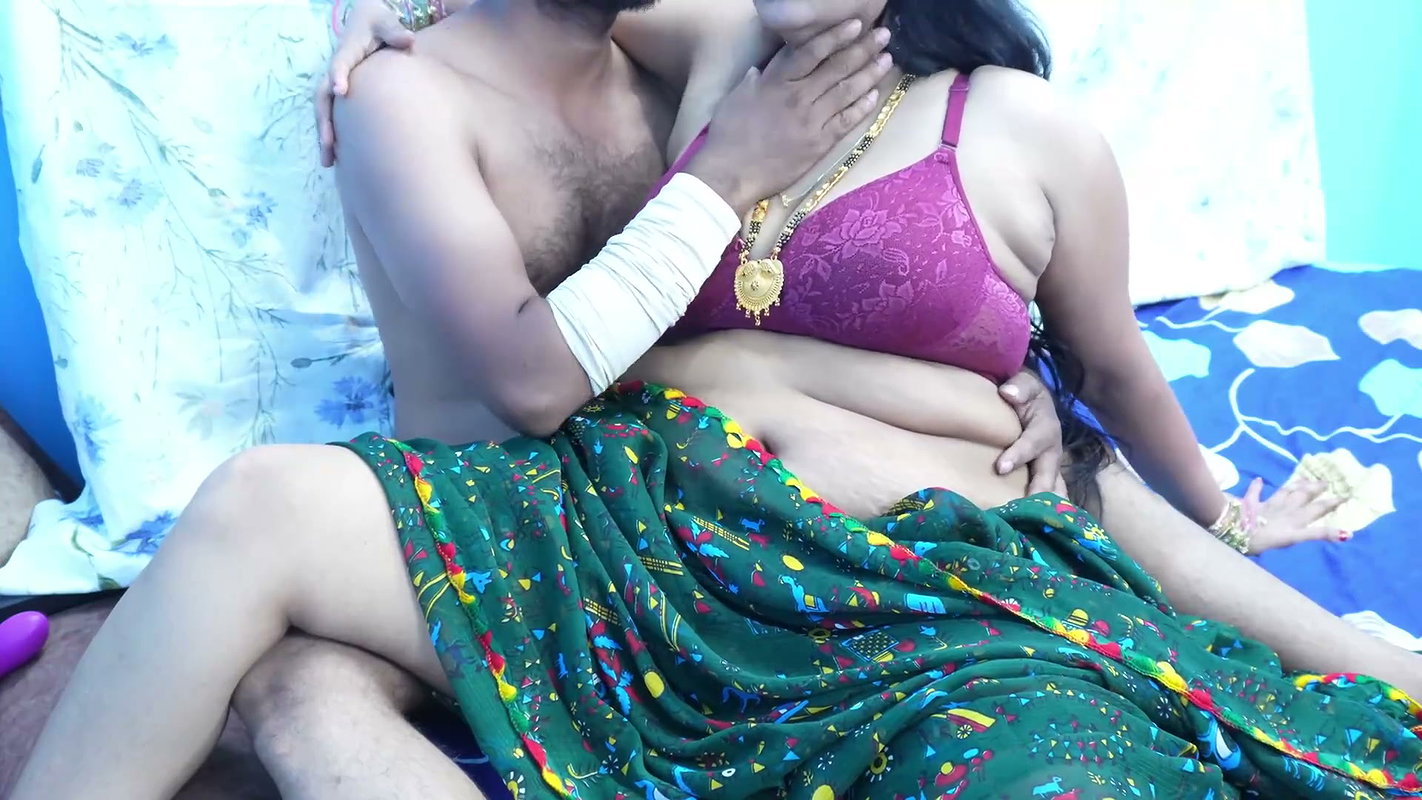 Husband Took Out the Water From Wife’s Pussy