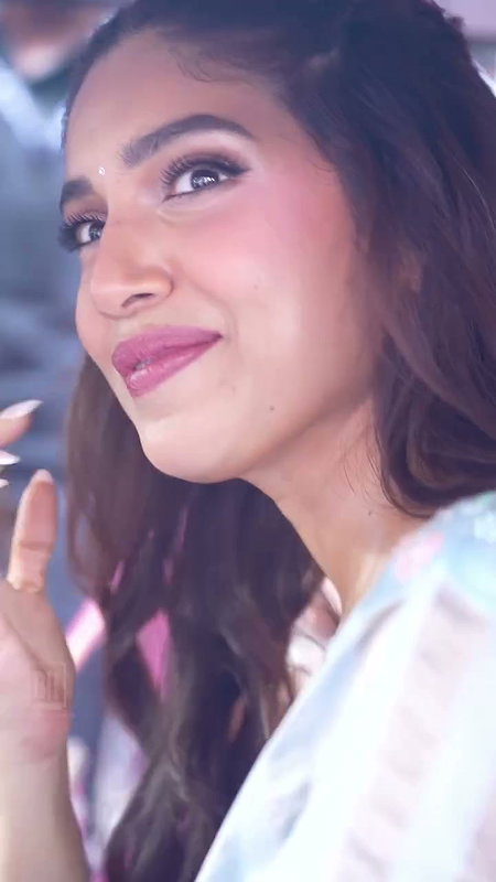 HOT BABE TEMPTING IN SAREE GF MATERIAL 2 2