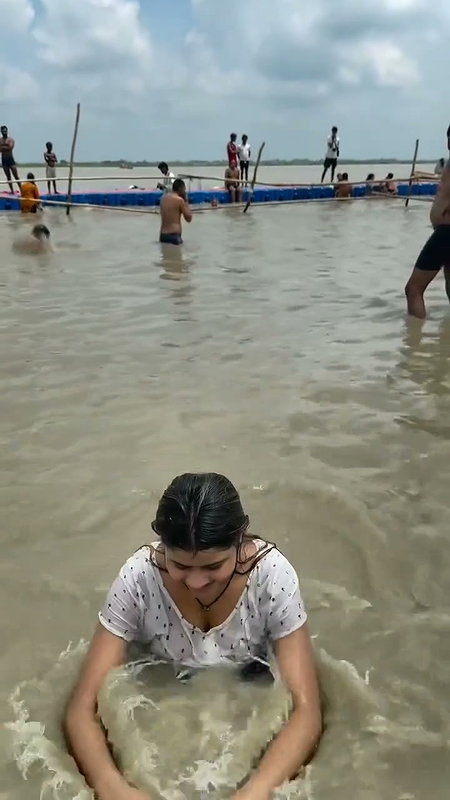 Model Vanshika Hapur Shower in River Nipples were Visible Through Her Clothes 2 1