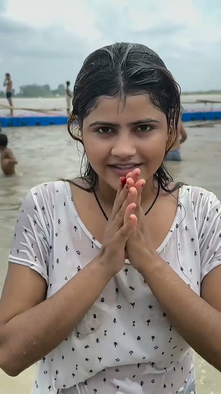 Model Vanshika Hapur Shower in River Nipples were Visible Through Her Clothes 2 2