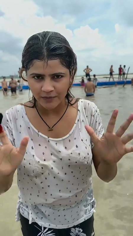Model Vanshika Hapur Shower in River Nipples were Visible Through Her Clothes 2 2