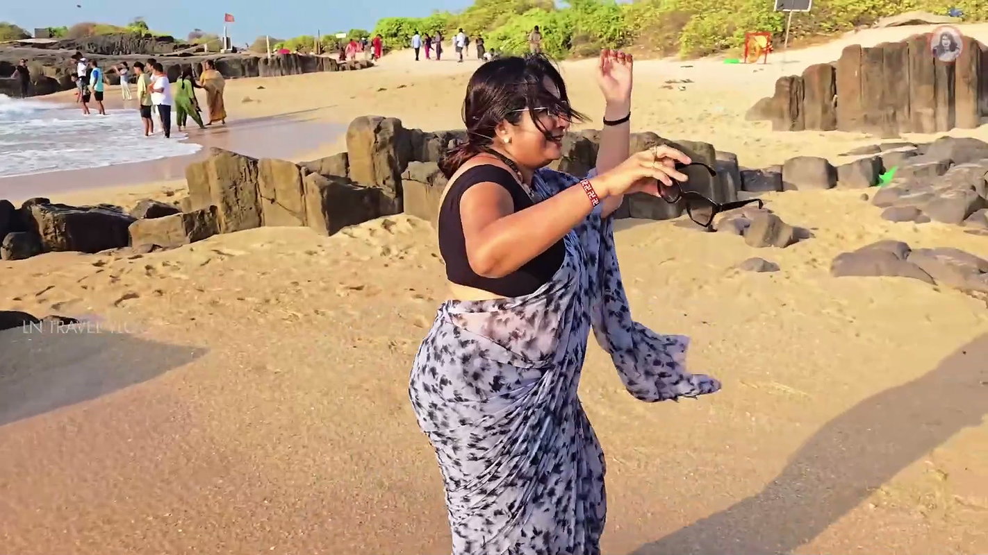 Nair Fleshy Tummy ,Navel,Big Breasts ,Huge Ass in black Saree