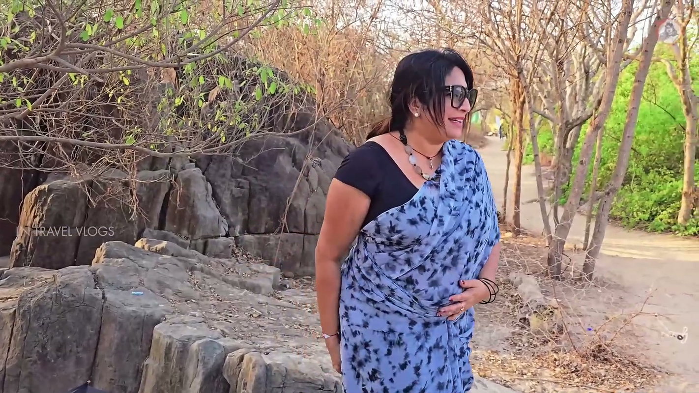 Nair Fleshy Tummy ,Navel,Big Breasts ,Huge Ass in black Saree