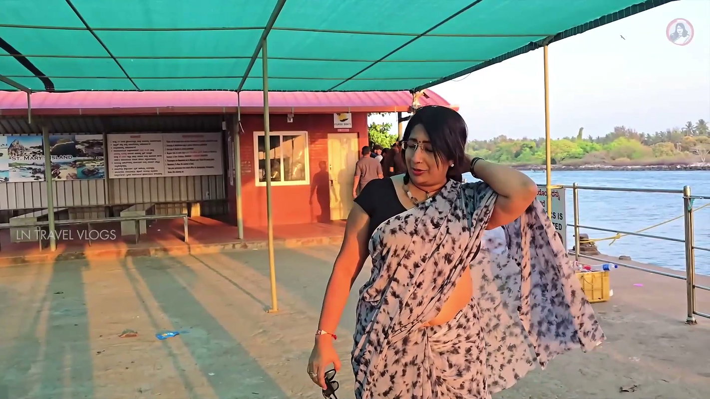 Nair Fleshy Tummy ,Navel,Big Breasts ,Huge Ass in black Saree